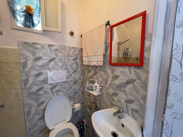 Bagno con doccia e sanitari del B&B in provincia di Chieti