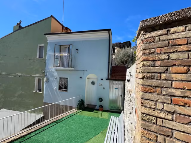L’edificio in legno in cui si trova il B&B Abruzzo nel cuore