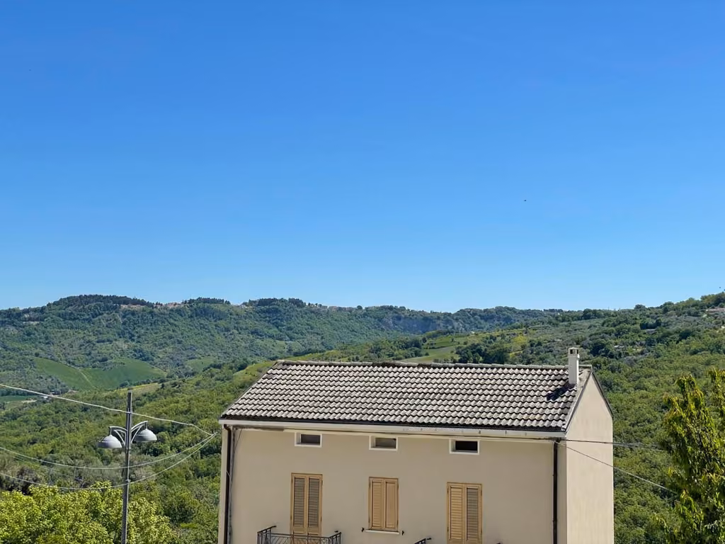 Vista sulle montagne abruzzesi dalla struttura di Pollutri